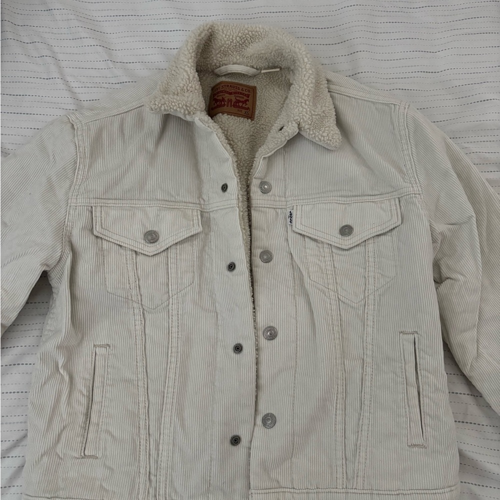 Levi's Cream Lightweight Shirt Jacket with Classic Design